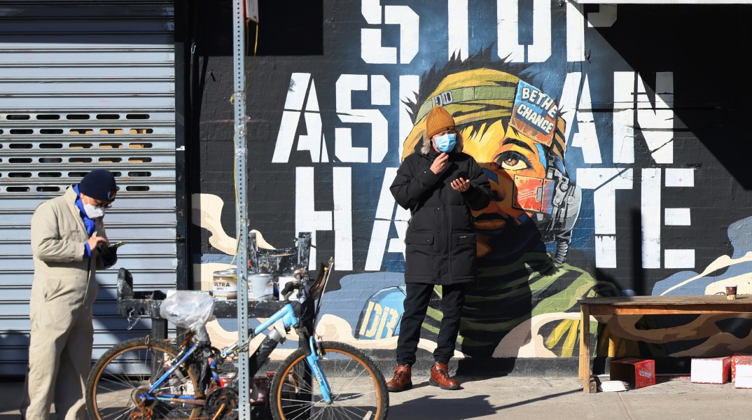 «Stop Asian Hate»: Τι έχει αλλάξει από την εποχή του «κίτρινου κινδύνου»;