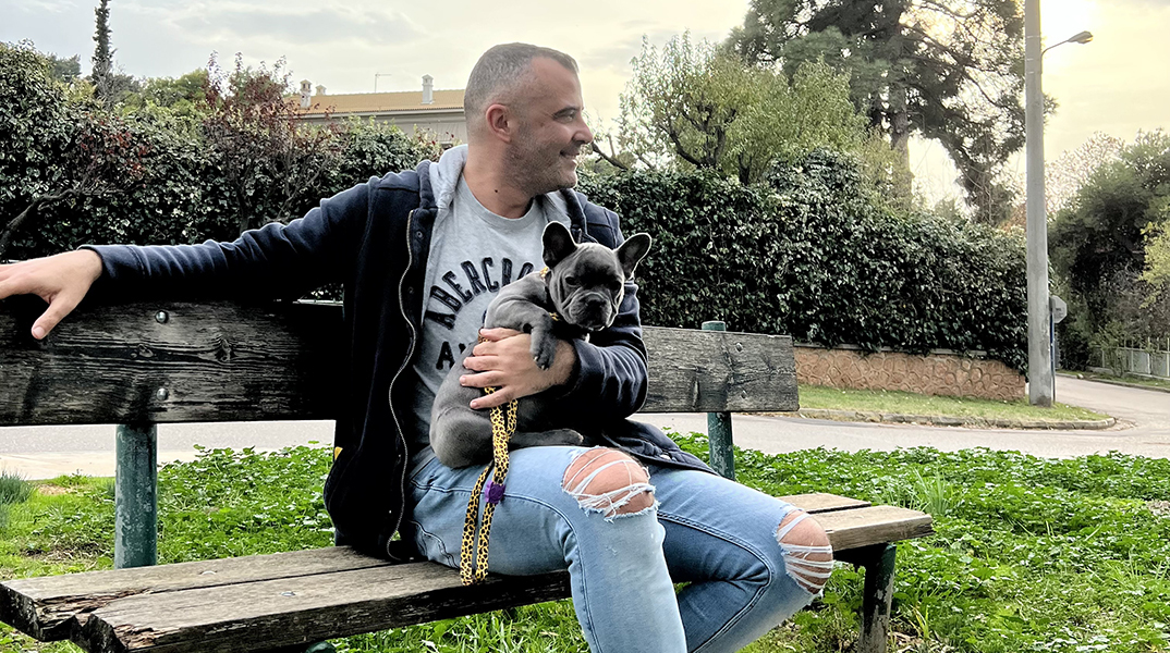 Ο εκδότης των Bell, Χάρης Νικολάκης. Ο εκδότης των Bell, Χάρης Νικολάκης. 