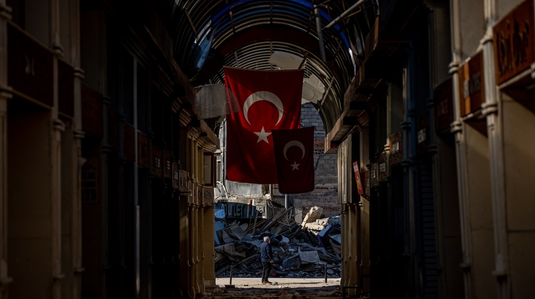 Παγκόσμιος Οργανισμός Υγείας: Ο σεισμός σε Τουρκία - Συρία χειρότερη φυσική καταστροφή σε διάστημα ενός αιώνα - 26 εκατ. έχουν ανάγκη ανθρωπιστικής βοήθειας.