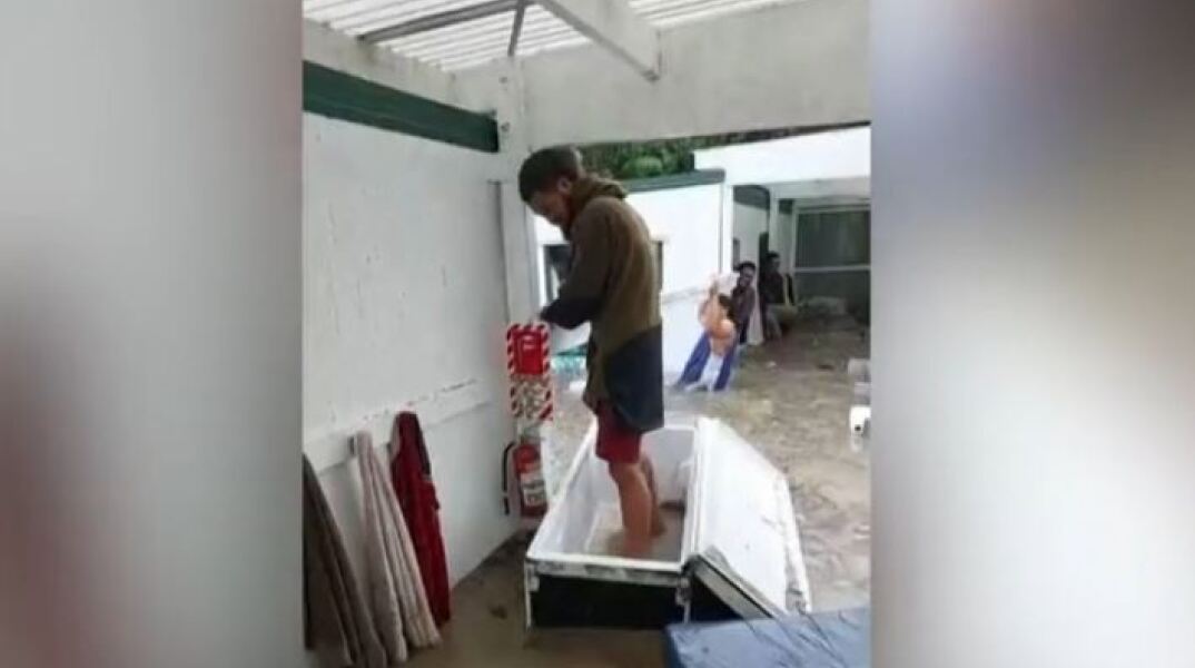 Πλημμύρες στη Νέα Ζηλανδία - Οι κάτοικοι πλοηγούνται με ψυγεία και στρώματα