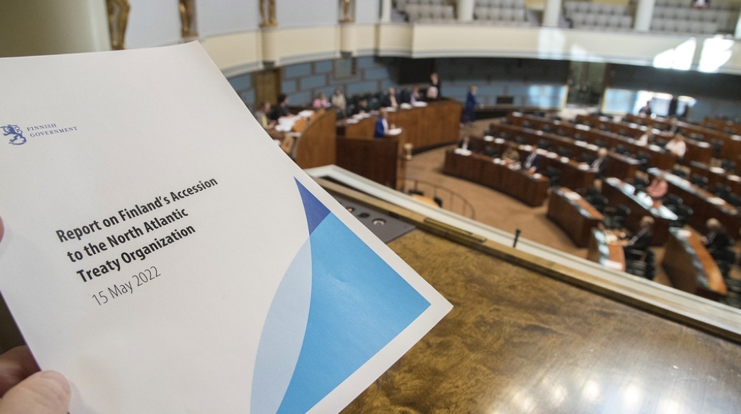 Έγγραφα που αφορούν την ένταξη της Φινλανδίας στο ΝΑΤΟ στα έδρανα του κοινουβουλίου