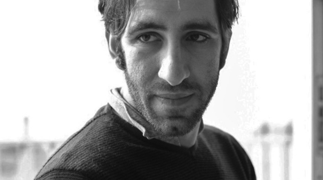 Ο Χάρης Φραγκούλης ανεβάζει την "Αφιέρωση" του Μπότο Στράους στο θέατρο Σφενδόνη