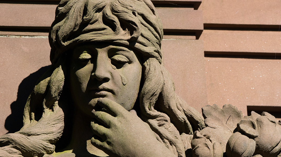 Κλάμα, άγαλμα