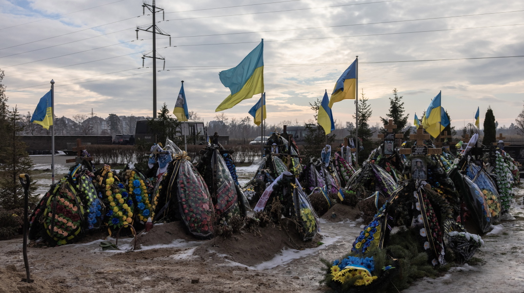 Πόλεμος στην Ουκρανία - Νεκροί σε σημείο όπου έχουν ταφεί