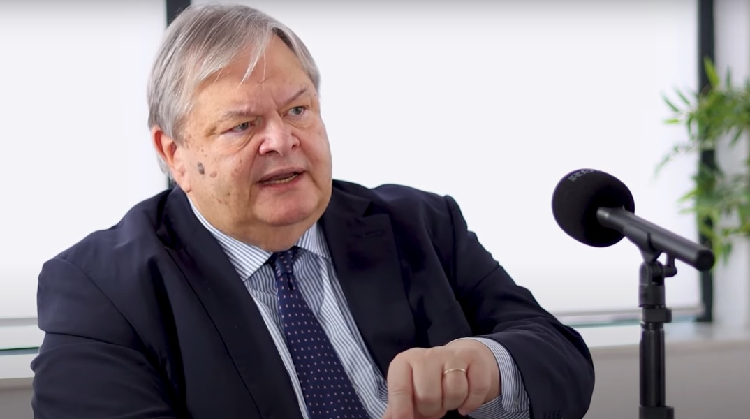 Νέο επεισόδιο της σειράς diaNEOsis Podcasts «Με Απλά Λόγια» - Ο Ευάγγελος Βενιζέλος συζητά με τον Θοδωρή Γεωργακόπουλο για το Σύνταγμα της Ελλάδας.