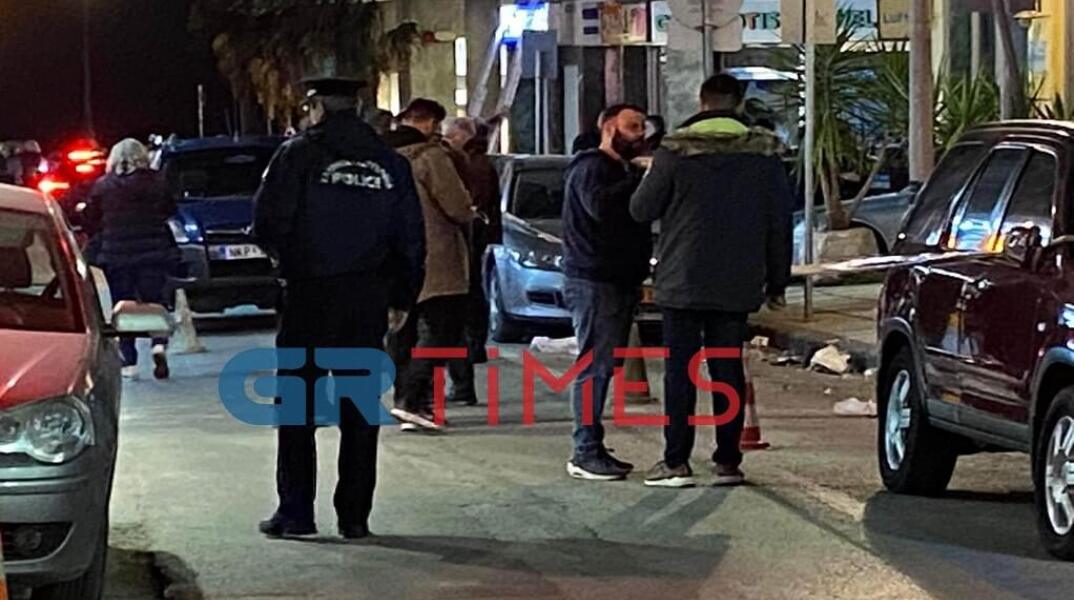  To «ύποπτο πακέτο» έξω από το Ρωσικό προξενείο είχε τελικά...πιτόγυρα