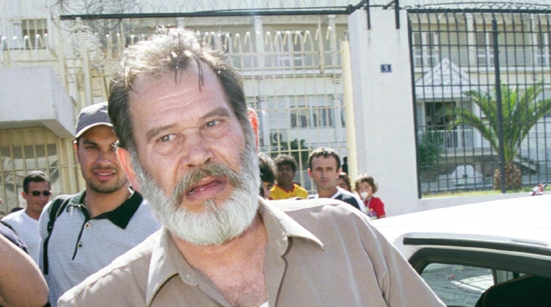 Ο Νίκος Κοεμτζής την ημέρα της αποφυλάκισής του