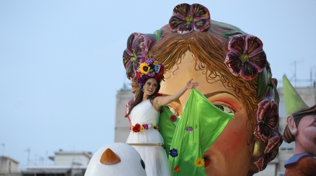 Πάτρα: 250.000 επισκέπτες για το Καρναβάλι 2023 - Στις δυο το μεσημέρι θα πραγματοποιηθεί η μεγαλειώδης παρέλαση με τα άρματα.