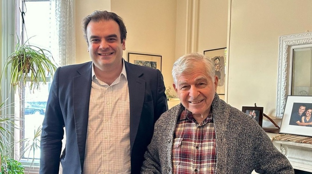 Κυριάκος Πιερρακάκης: Με τον Μάικλ Δουκάκη συναντήθηκε στις ΗΠΑ ο ο υπουργός Ψηφιακής Διακυβέρνησης - Εξήρε τη συνεισφορά του στην ελληνοαμερικανική κοινότητα.