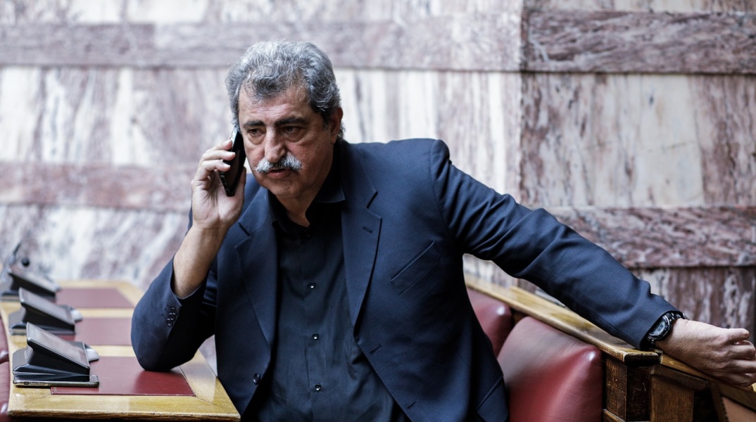ΠΑΣΟΚ-ΚΙΝΑΛ: Ζητά να αποπεμφθεί από τον ΣΥΡΙΖΑ ο Παύλος Πολάκης μετά τις στοχοποιήσεις δικαστών - δημοσιογράφων σε ανάρτησή του.