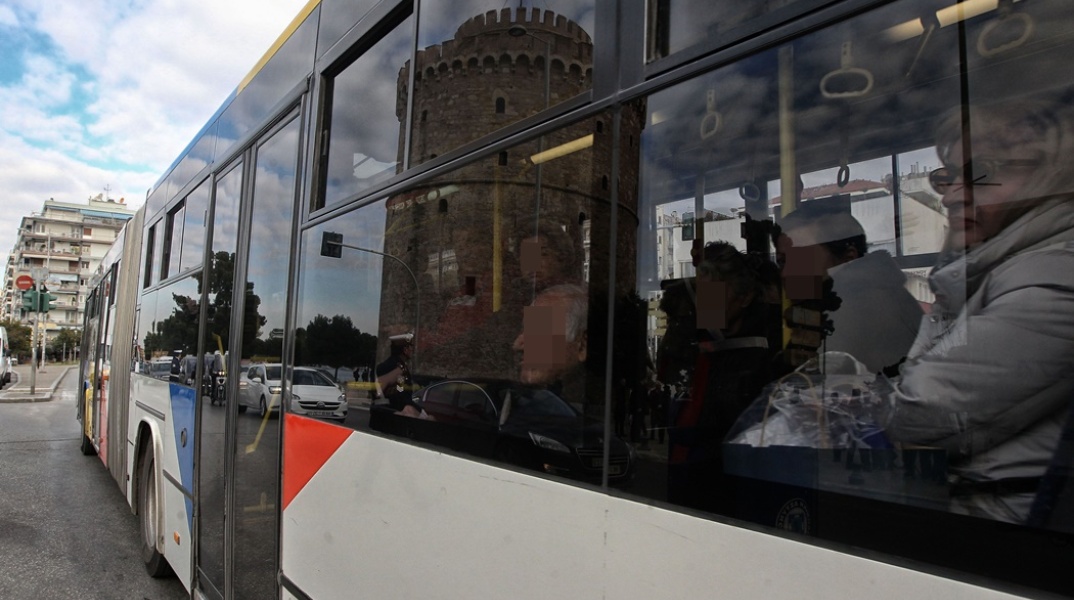 Λεωφορείο του ΟΑΣΘ εκτελεί δρομολόγιο στη Θεσσαλονίκη