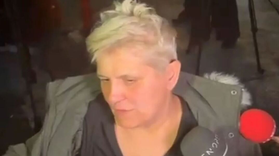 «Σπάσαμε τα τζάμια για να βγούμε έξω», συγκλονίζει επιβάτις για τα πρώτα λεπτά μετά τη σύγκρουση