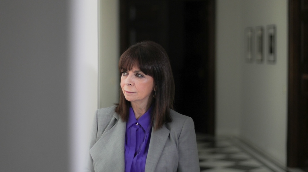 «Βρισκόμαστε μπροστά σε μια αδιανόητη τραγωδία» - Η δήλωση της Κατερίνας Σακελλαροπούλου για την τραγωδία στα Τέμπη