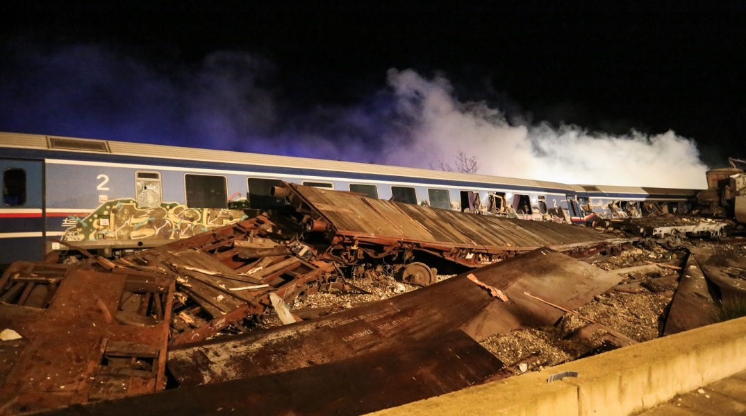 Λάρισα: Σύγκρουση τρένων έξω από τα Τέμπη με νεκρούς και τραυματίες