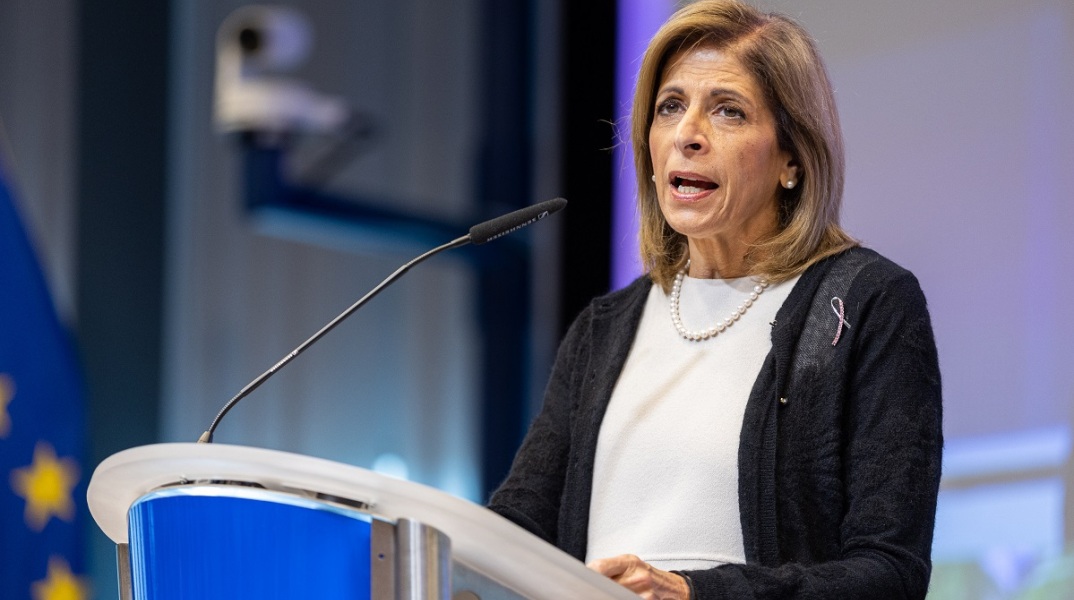 Σύγκρουση τρένων στα Τέμπη: Η επίτροπος Υγείας και Ασφάλειας Τροφίμων της ΕΕ, Στέλλα Κυριακίδου επικοινώνησε με τον υπουργό Υγείας Θάνο Πλεύρη.