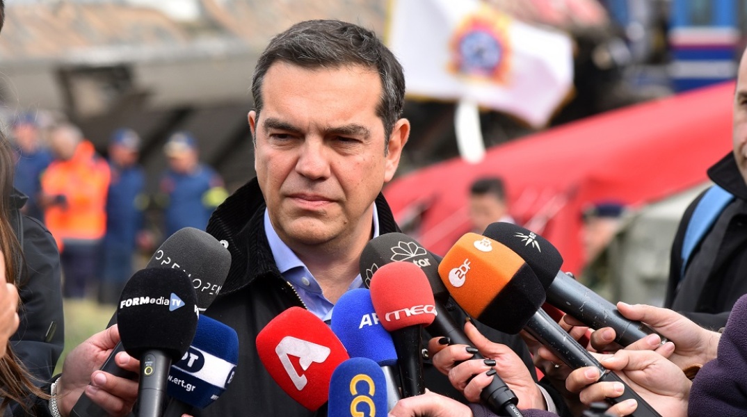 Σύγκρουση τρένων στα Τέμπη - Η ανακοίνωση του ΣΥΡΙΖΑ-ΠΣ: Η συζήτηση για τα αίτια της τραγωδίας δεν θα αποφευχθεί με την παραίτηση του υπουργού. 