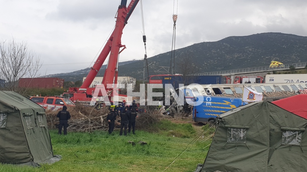 Σε εξέλιξη η επιχείρηση για τον εντοπισμό και τη διάσωση εγκλωβισμένων