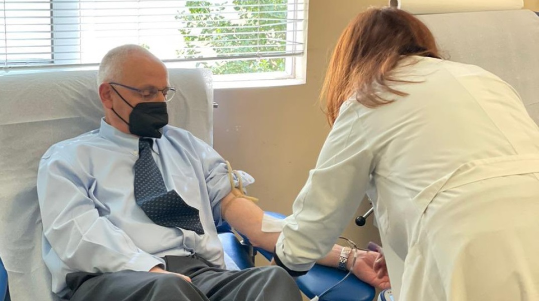 Σύγκρουση τρένων στα Τέμπη: Ο πρέσβης του Ισραήλ Νόαμ Κατς έδωσε αίμα για τους τραυματίες - Συλλυπητήρια και από το Κεντρικό Ισραηλιτικό Συμβούλιο Ελλάδος.