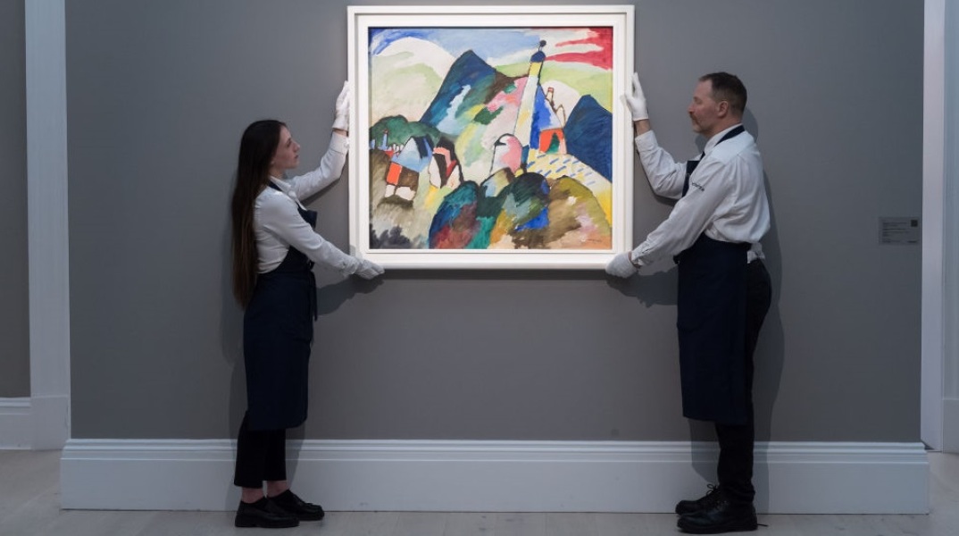 Πίνακας του Βασίλι Καντίνσκι πωλήθηκε έναντι 42 εκατομμυρίων ευρώ σε δημοπρασία στο Λονδίνο: Είχε λεηλατηθεί από τους Ναζί - Η τραγική μοίρα των ιδιοκτητών του.