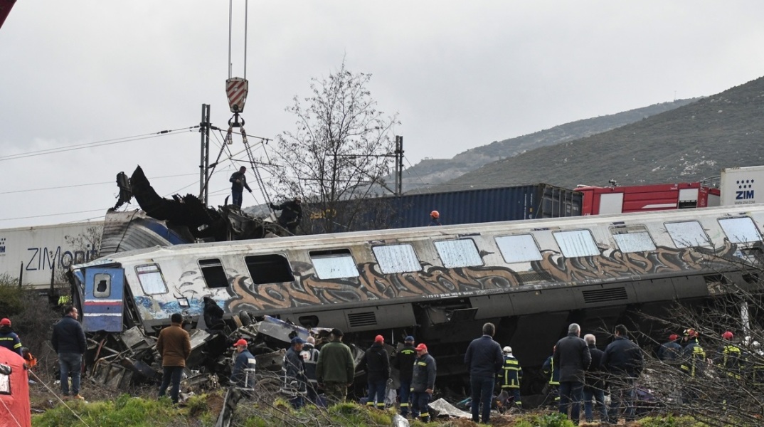 Σύγκρουση τρένων στα Τέμπη: Ο Γιώργος Γεραπετρίτης ανακοίνωσε την ειδική επιτροπή που θα εξετάσει τα αίτια του σιδηροδρομικού δυστυχήματος - Ποιοι συμμετέχουν.