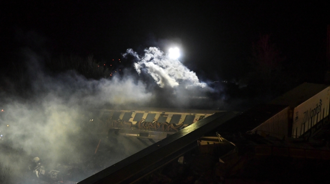 Το πολύνεκρο σιδηροδρομικό δυστύχημα στα Τέμπη, οι δύο όψεις της χώρας, η ανάγκη απόδοσης ευθυνών.