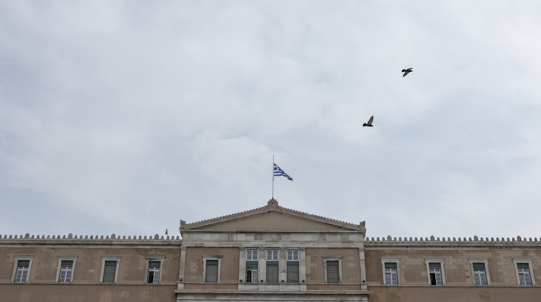 Αιχμάλωτοι του πολιτικού συστήματος της κακιάς ώρας