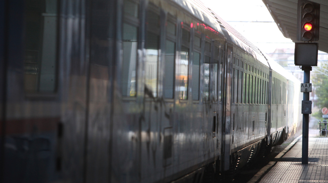 Ιστορία 4η Με το τρένο για Λάρισα - ένα σημάδι που προμήνυε το μέλλον