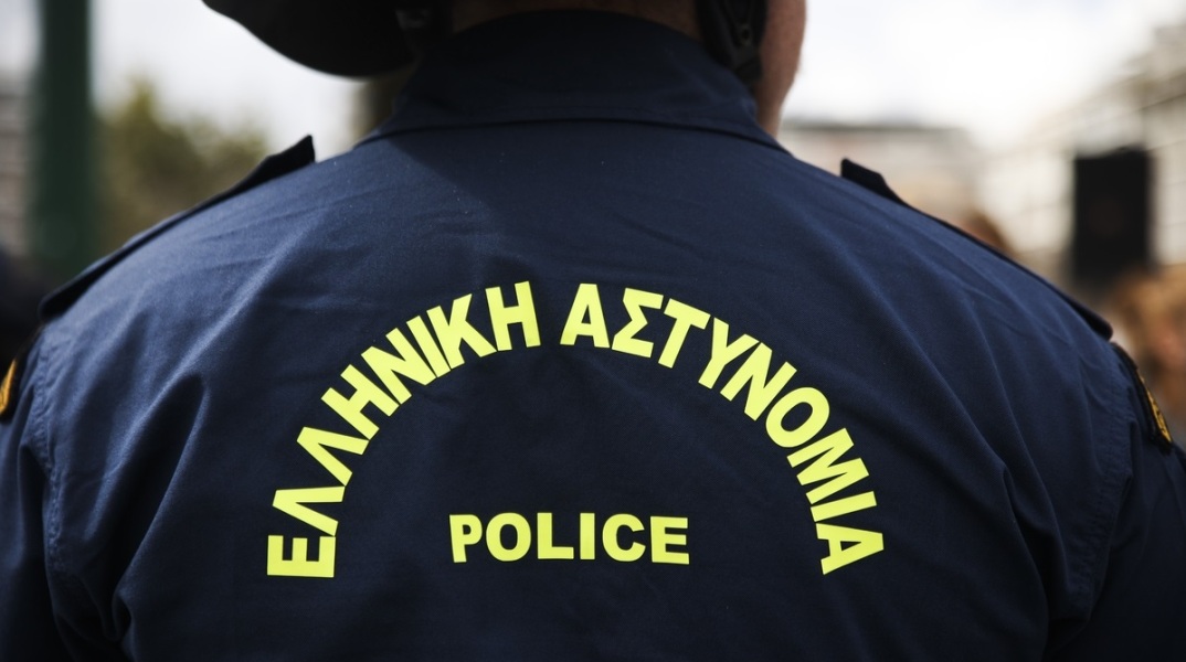 Άγρια επίθεση στο Περιστέρι: 22χρονος τραυμάτισε 24χρονο στο κεφάλι με τσεκούρι μετά από λογομαχία - Ερωτική αντιζηλία «βλέπουν» οι Αρχές.