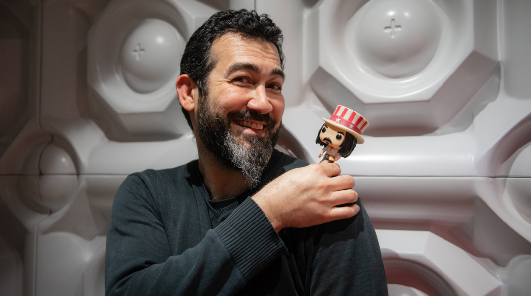 Επίσκεψη στο Studio Aspiotis: Ο ιδιοκτήτης του στούντιο, συνθέτης και μουσικός παραγωγός, Γιώργος Ασπιώτης, μιλά για τη διαδικασία ηχογράφησης, την παραγωγή και την ολοκλήρωση ενός άλμπουμ.