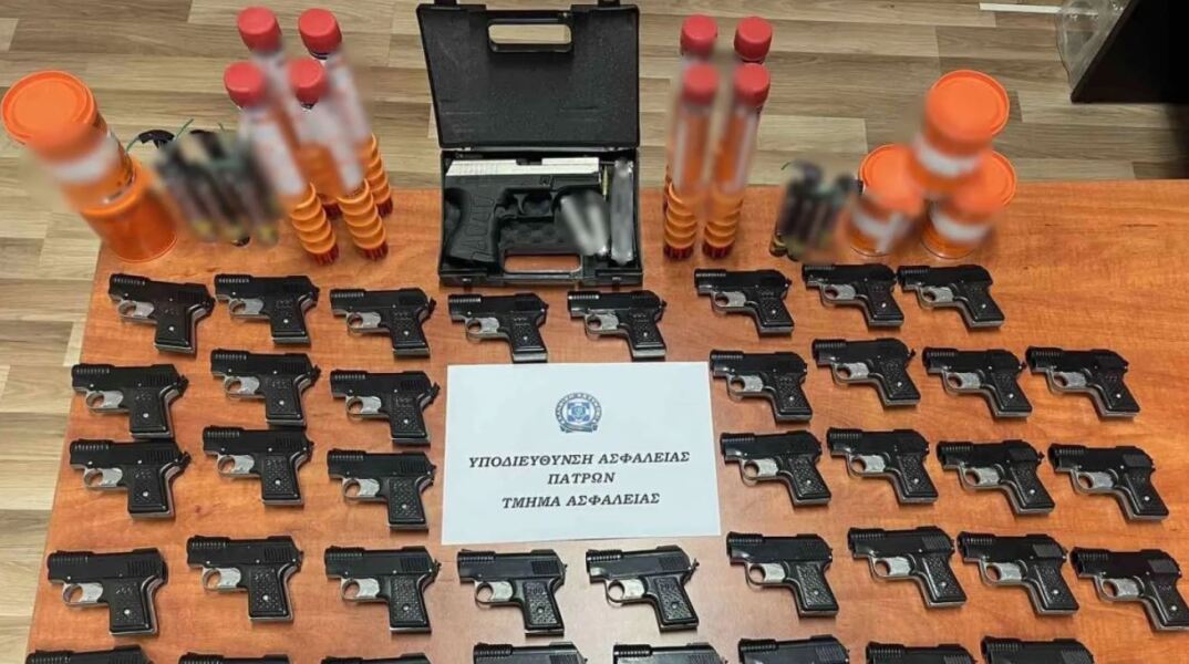 Έκρυβε σε αποθήκη πάνω από 56.000 κροτίδες και 375 ναυτικές φωτοβολίδες