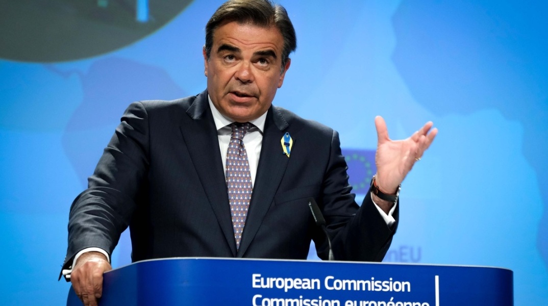 Ο αντιπρόεδρος της Ευρωπαϊκής Επιτροπής Μαργαρίτης Σχοινάς εξέφρασε τη δέσμευση της Κομισιόν να συνδράμει την Ελλάδα μετά την τραγωδία στα Τέμπη.