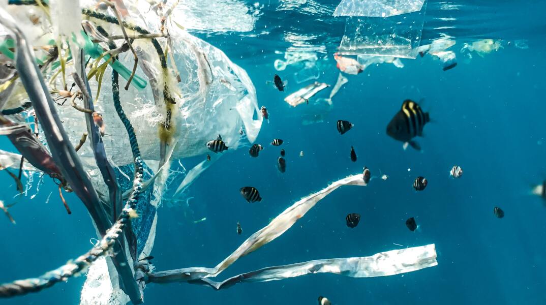 Πλαστικά στους ωκεανούς