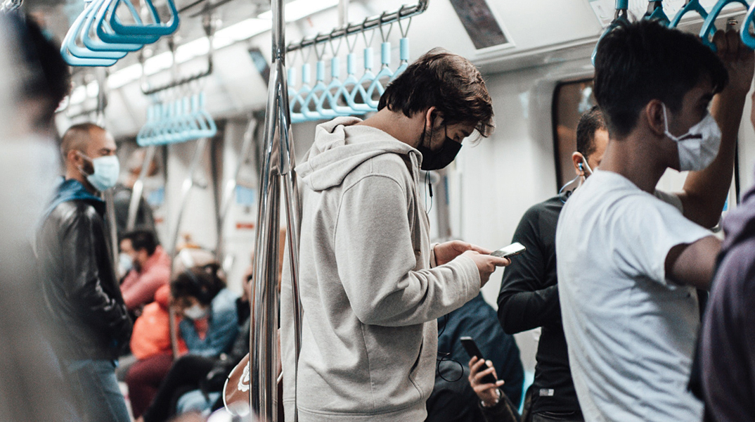 Ο ρόλος της ιολογίας στις συνεχείς προκλήσεις των ειδικών πληθυσμών έναντι της COVID-19 λοίμωξης