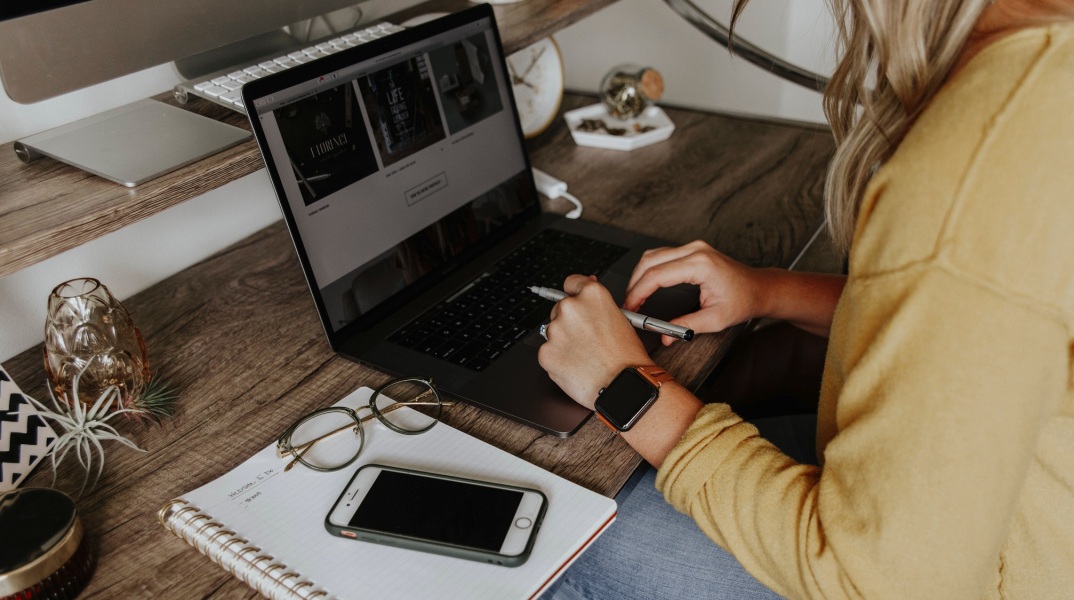 Νεανική επιχειρηματικότητα: Λήξη προθεσμίας τη Δευτέρα για τον Β΄ κύκλο του προγράμματος που επιδοτείται με 14.000 ευρώ. 