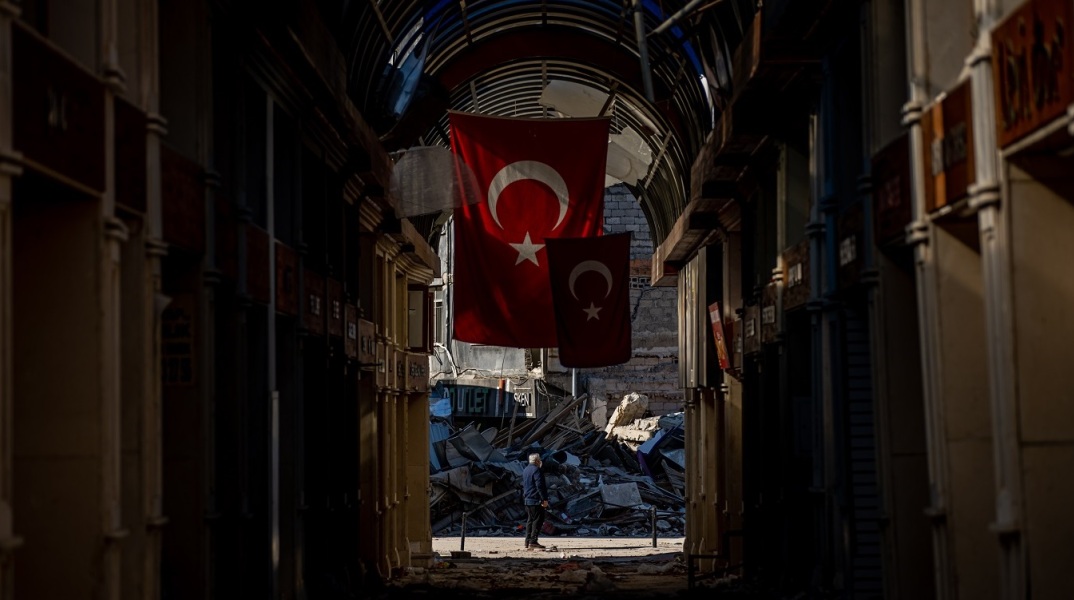 Σεισμός στην Τουρκία: Η Ευρωπαϊκή Τράπεζα Ανασυγκρότησης και Ανάπτυξης θα επενδύσει έως και 1,5 δισεκ. ευρώ στις πληγείσες περιοχές της χώρας.