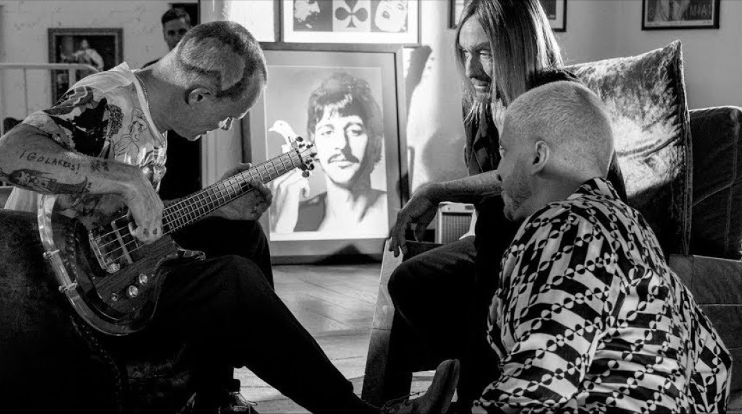 Ο Iggy Pop συναντά τον Flea των Red Hot Chili Peppers σε ένα νέο ντοκιμαντέρ για τη ζωή του θρυλικού ρόκερ - Διαθέσιμο δωρεάν το 26λεπτο βίντεο.