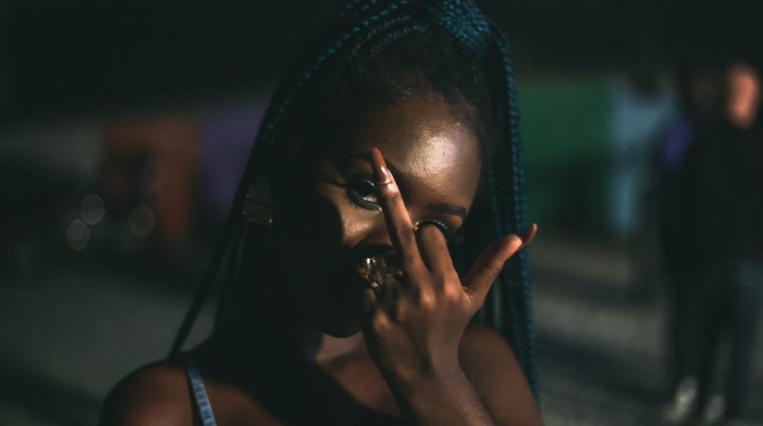 «Δικαίωμα που έδωσε ο Θεός» η χειρονομία του μεσαίου δαχτύλου - Καναδός δικαστής αποφάνθηκε ότι εμπίπτει στις συνταγματικές διατάξεις της ελευθερίας έκφρασης.