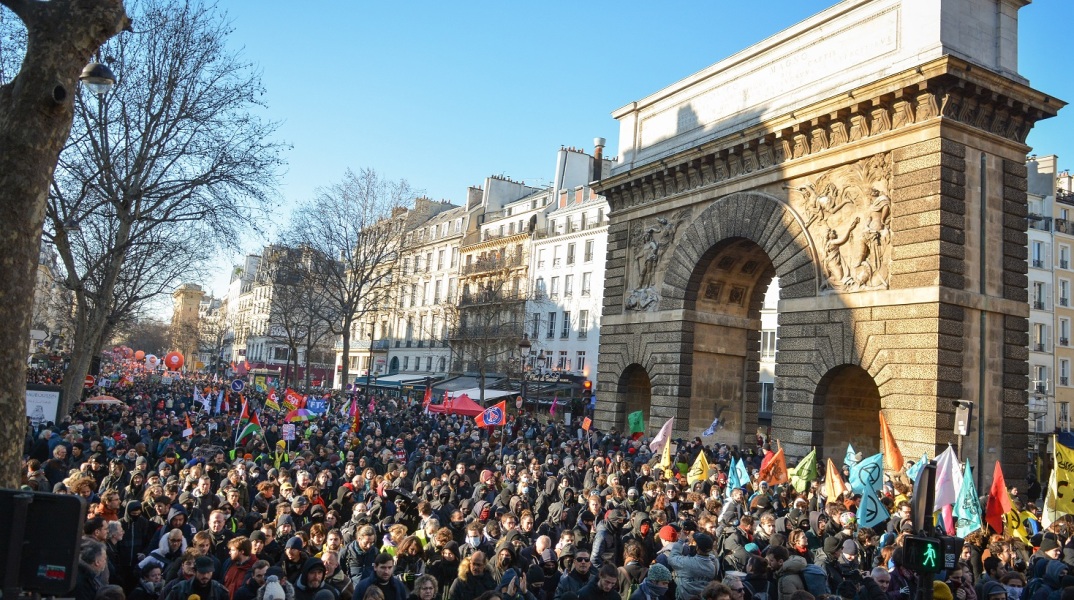 Γαλλία: Οι απεργιακές κινητοποιήσεις για το συνταξιοδοτικό και οι ομοιότητες με εκείνες των προηγούμενων δεκαετιών.
