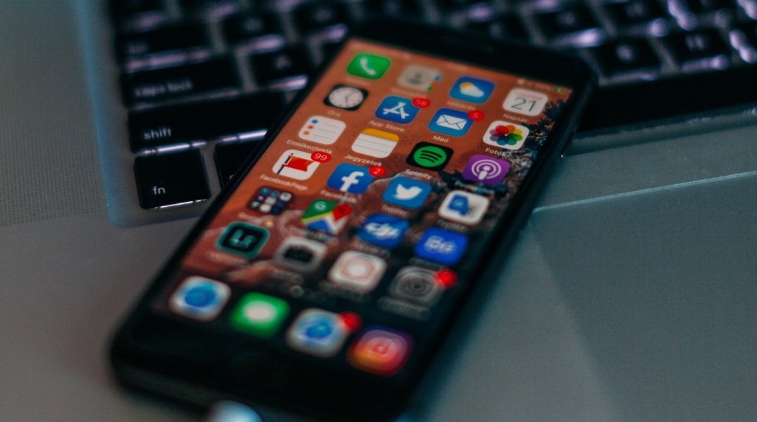 Ο εργαζόμενος έχει δικαίωμα να αρνείται να εκτεθεί στα social media της επιχείρησης στην οποία απασχολείται - Τι προβλέπει νέα εγκύκλιος.