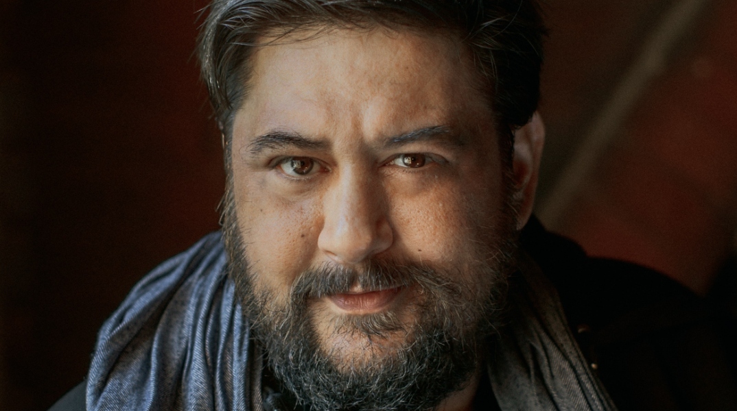 Ο Σταμάτης Μπαντούνας σκηνοθετεί το "Αντίο, Βερολίνο" στο θέατρο Αγγέλων Βήμα