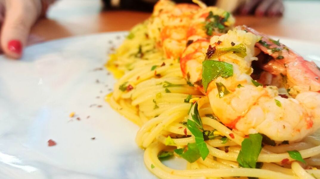 Σπαγγέτι aglio e olio με γαρίδες