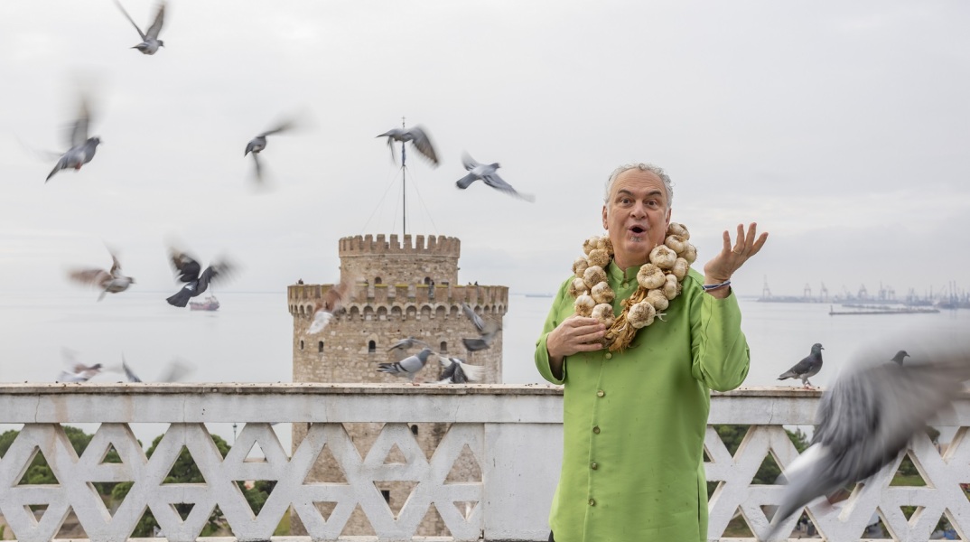 Συνέντευξη: Ο Διογένης Δασκάλου μιλάει στην ATHENS VOICE πριν τη νέα παράστασή του με τους Monie & Monie Conniente «Έλα σε λέω».