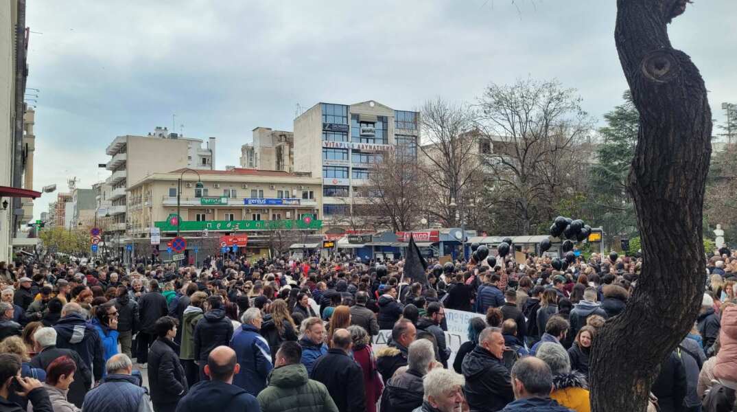 Στον δρόμο ξανά οι Λαρισαίοι για την τραγωδία των Τεμπών