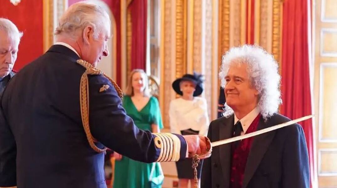 Ο θρυλικός κιθαρίστας των Queen, Μπράιαν Μέι, έγινε Σερ από τον βασιλιά Κάρολο