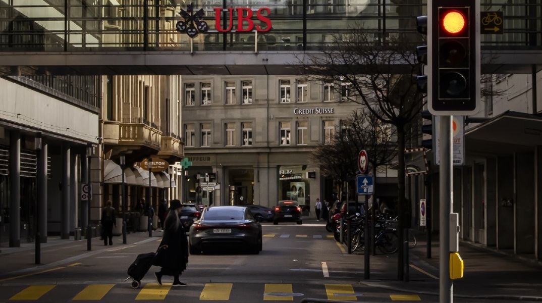 Credit Suisse: Εγγυήσεις ύψους 6 δισ. δολαρίων ζητά η UBS για μια πιθανή εξαγορά μετά την κατάρρευση της μετοχής - Η πορεία των διαπραγματεύσεων.  