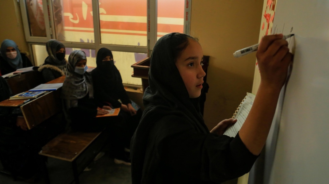 Αφγανιστάν: Ξεκίνησε η νέα σχολική χρονιά, αλλά δεν έγιναν μαθήματα - Δεν ενημερώθηκαν οι μαθητές, παραμένουν αποκλεισμένες από την εκπαίδευση οι γυναίκες.