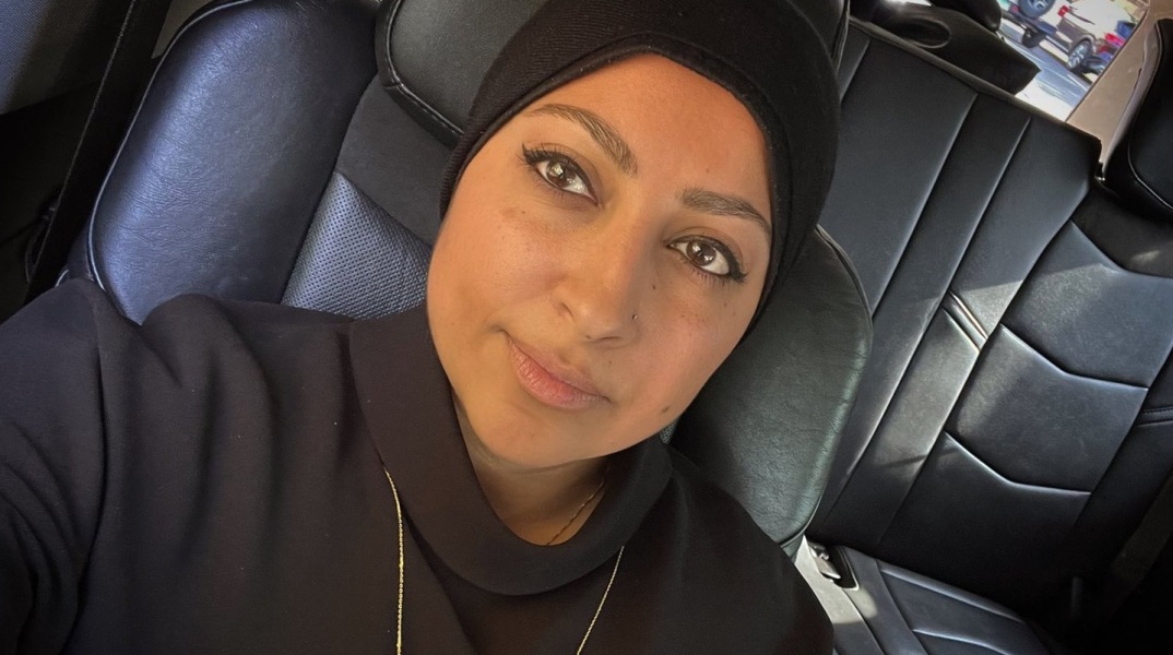 Η Maryam al-Khawaja, κόρη ακτιβιστή των ανθρωπίνων δικαιωμάτων που κρατείται στο Μπαχρέιν, ζητά να ανταλλάξει θέσεις με τον πατέρα της στη φυλακή.