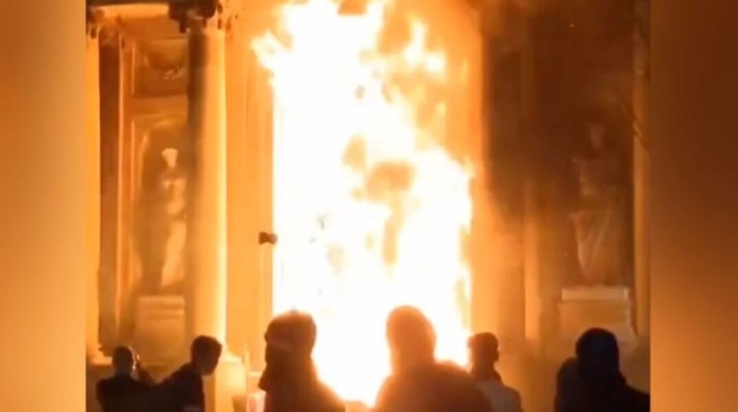 Διαδηλώσεων συνέχεια στη Γαλλία - Πυρπόλησαν το δημαρχείο του Μπορντό