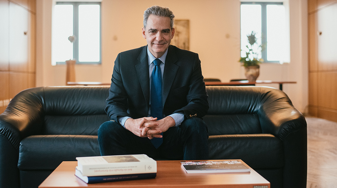 Ο Άγγελος Συρίγος μιλάει στην Athens Voice