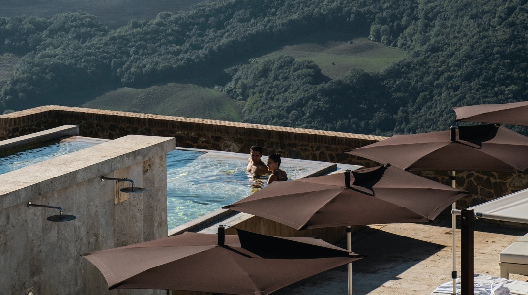 Η ξηρασία απειλεί την Τοσκάνη - Οι πισίνες στα τουριστικά καταλύματα ίσως μείνουν άδειες το φετινό καλοκαίρι, λόγω περιορισμών στη χρήση νερού. 